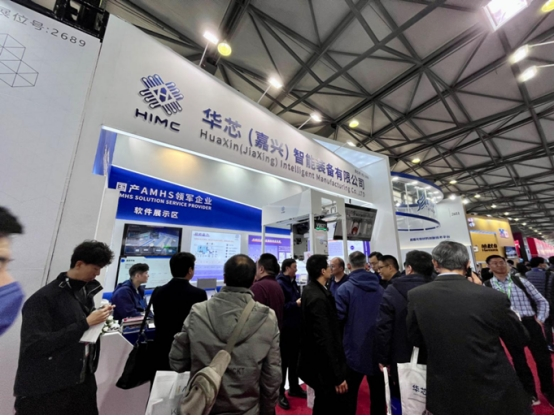 华芯智能携第四代AMHS天车亮相SEMICONChina2024