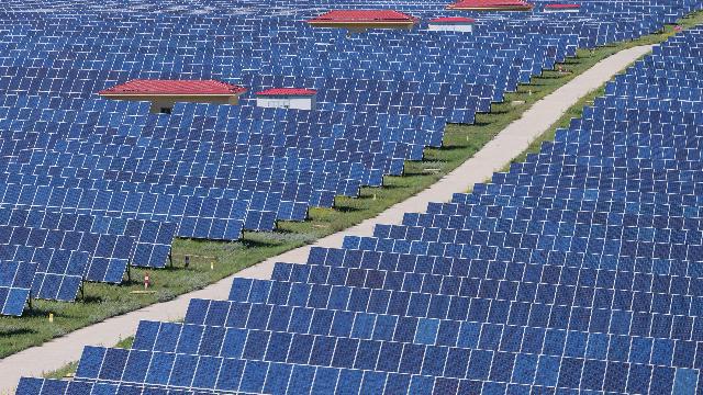 大消费新年展望2024年的光伏产业能否“否极泰来”？