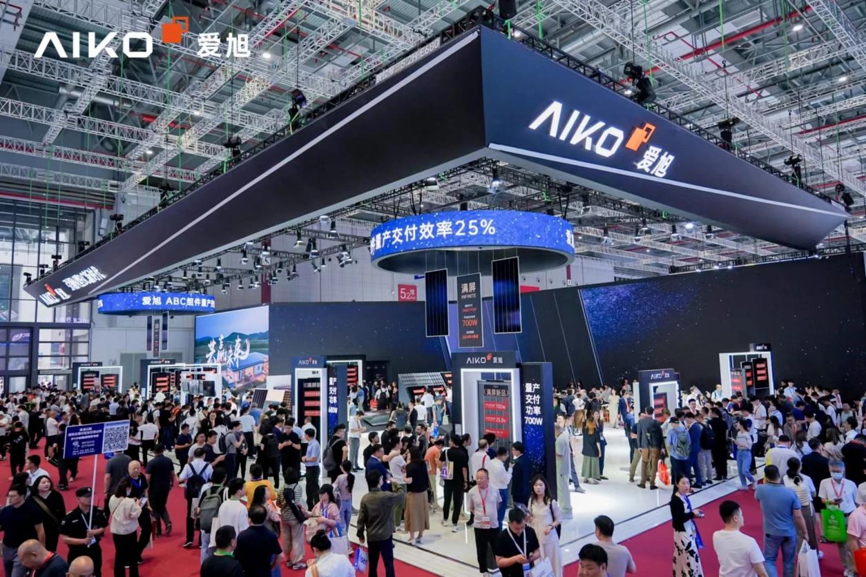 满屏光伏组件来袭爱旭开创N型ABC产业价值新时代(图1)