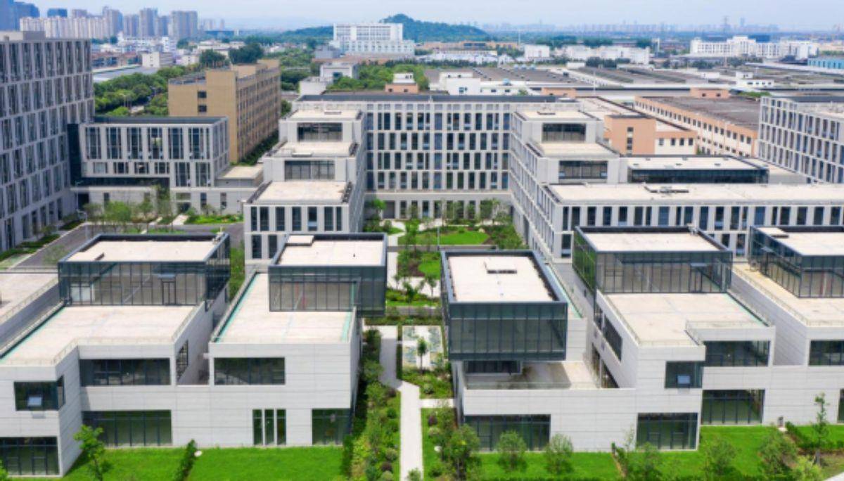 中国50亿重资光刻机厂落地！国产半导体谋出生路荷兰该急了！(图3)