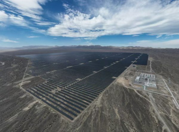 新疆精河34万千瓦光伏项目光伏区全容量并网发电(图2)