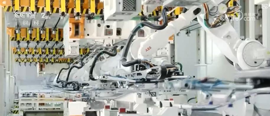 工业利润转正背后：高技术、装备制造业拉动显著智能消费与半导体领域“加速跑”(图2)